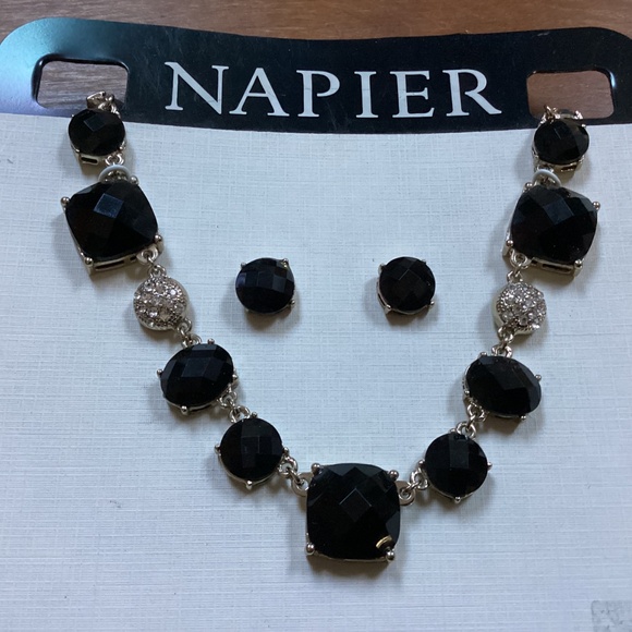 Napier Earrings and Necklace Set Black and silver tone New - Picture 5 of 6
